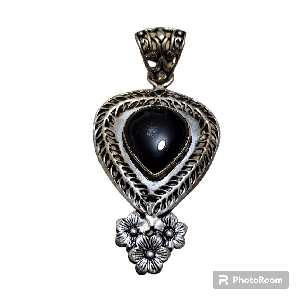 Vintage silver plated pendant black stone flower accent